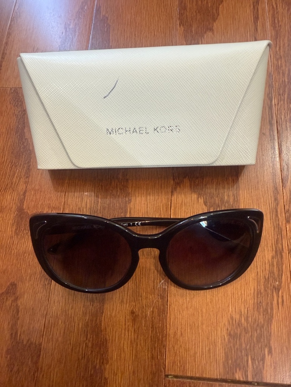 Michael Kors MK 6041 Lyn Cat Eye Sunglasses Black Gradient w/ Case - Picture 2 of 12